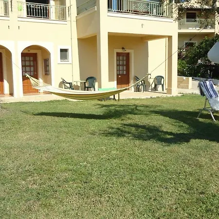 Nefele'S Apartments Ýpsos Exterior photo